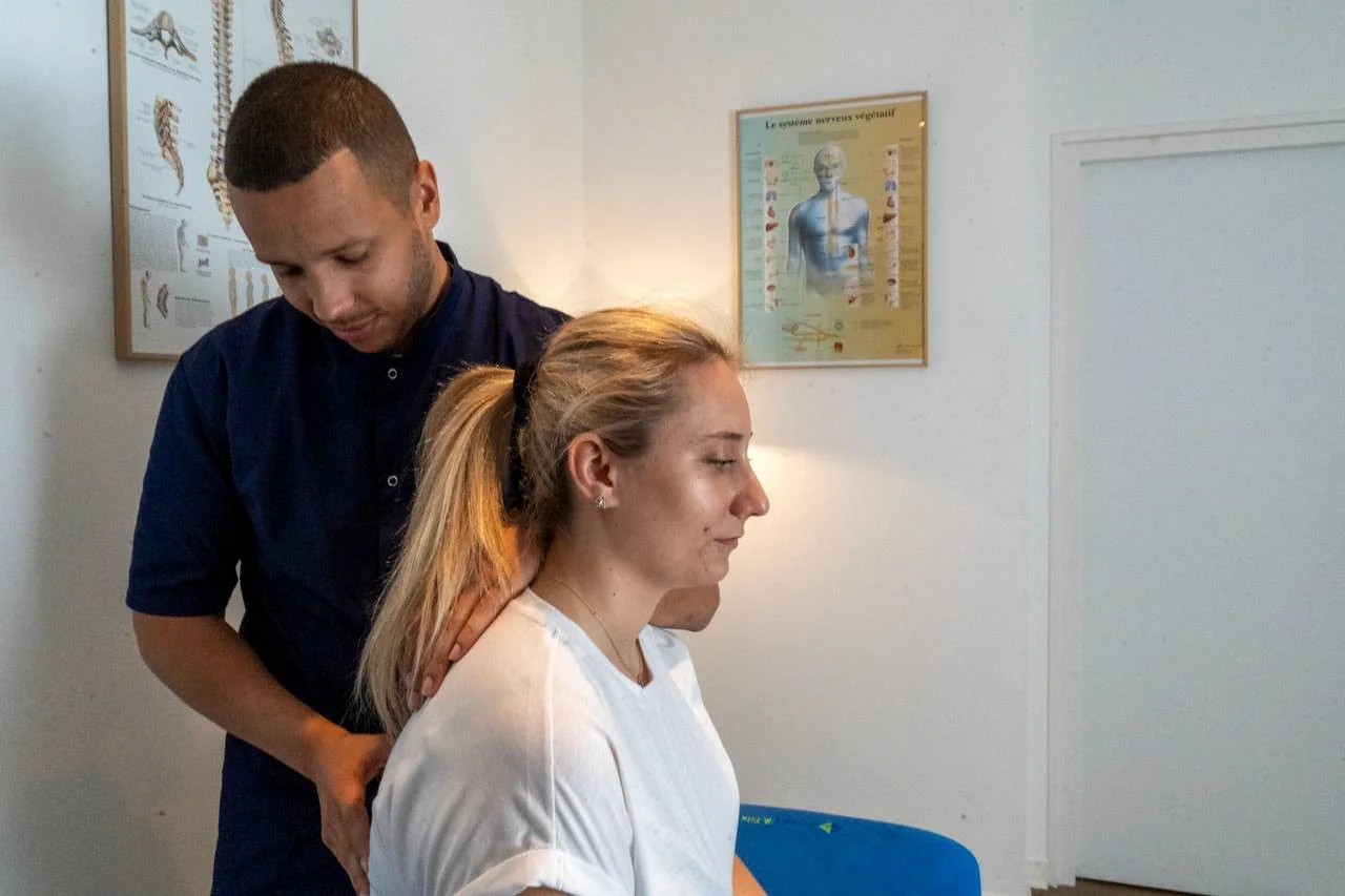 ostéopathe Feyzin expliquant une douleur qui revient