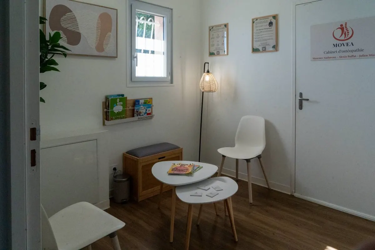 Salle d’attente cabinet ostéopathe Feyzin pour grossesse